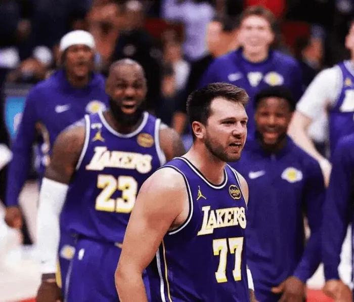 百家乐规则-赢几场？湖人未来6场：雷霆、独行侠、雷霆、勇士、太阳、爵士|骑士|俄克拉荷马雷霆队|达拉斯独行侠队|菲尼克斯太阳队|克利夫兰骑士队_新浪体育_新浪新闻